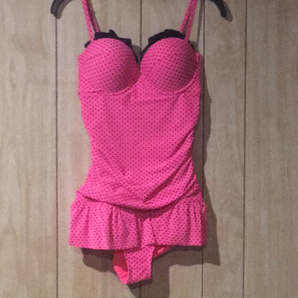 Swimsuit competition bathing suit